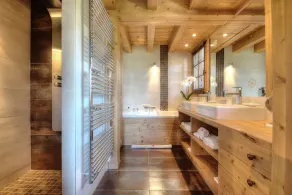 Private stunning chalet with incredible views, sunken jacuzzi & spa - Image 2