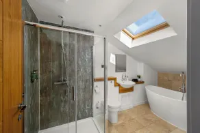 Relax in style admiring beautiful countryside in the Birthplace of Scotland - Image 5