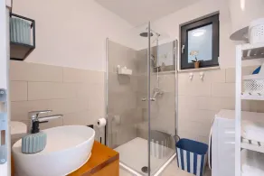 Romantic holiday home with jacuzzi, BBQ, WiFi - Image 2
