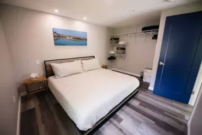 Stylish Treetop Loft with Balcony and Ocean Views - Image 5