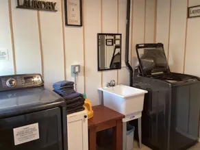 Fully renovated cozy home in the heart of Salmon! No cleaning fees! - Image 2