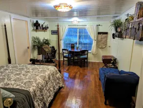 Ticketmaster Chamber - Historic Lakefront Studio Cabin with Kayaking - Image 5