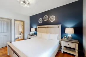 Luxury Townhome - Private Patio Shuttle Trails - Image 5
