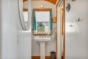 Lakefront Cottage with kayaks, paddleboat, aqua mat, & BIG deck close to Elkhart - Image 3