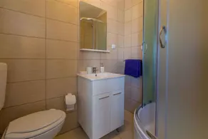 Holiday apartment with shared-use pool - Image 4