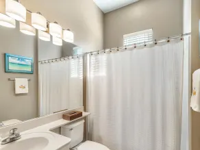 The Parrot Keep~Upgraded 3BR/3BA beach house minutes from the Gulf! - Image 4