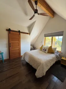 Cozy, secluded home close to everything. 15 min to town and skiing. - Image 5