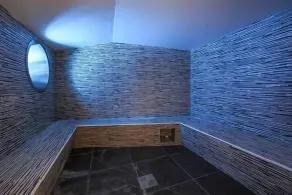 Außergewöhnliche Wohnung mit Panoramablick und Innenpool - Image 3