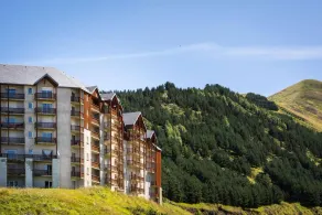 100m du centre station, étage -1, vue pistes de ski, jacuzzi, hammam, balcon, parking, télévision - Image 5