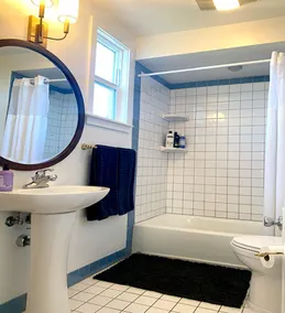 Remodeled Historic Farmhouse with Bay View, Near Town and Electric Bikes! - Image 2