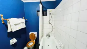 Pinetree Inn Hotel - Image 4