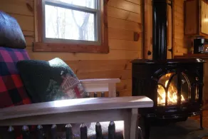 Ma & Pa’s Cabin Getaway Amish Country Outdoor Bath - Image 2