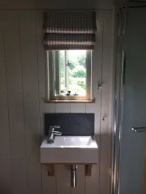 Rural Shepherds Hut - Image 3