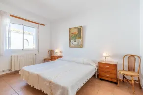 Spacious family home with Airco, private 5x10m pool, sandy beach 300m, free WiFi - Image 4