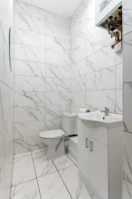 Luxury Mirror Party Pad with 4 Bedrooms! - Image 4