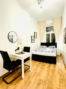 5BR Apartment for 10 Near Alterlaa - Image 5