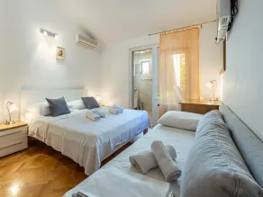 Apartment Rosemary with three bedrooms and sea view - Image 5