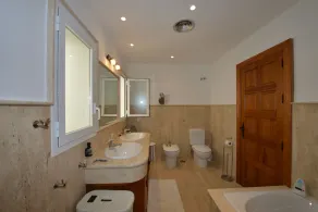 Villa mit beeindruckendem Panoramablick zum Meer, Privatsphäre und Swimming Pool - Image 3