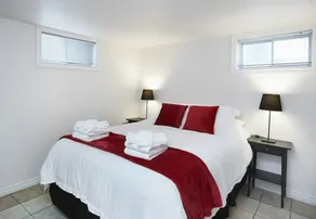 Downtown Quaint & Quiet Basement Apartment - Image 3