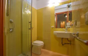 Awesome home in Scoglitti with private swimming pool, can be inside or outside - Image 4