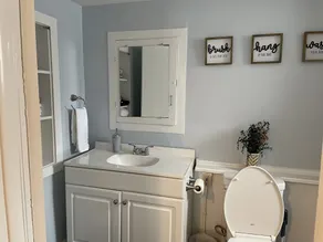 Large cozy and peaceful apartment walk anywhere - Image 3
