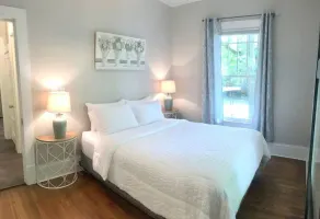 Downtown Gem- Walking Distance to Newton Square - Image 5