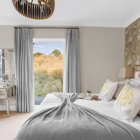 Homefield - Chic charm with unrivalled river views - Image 5