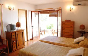 Smuk 3-sengs villa med privat lejlighed og privat pool tæt på strande - Image 3