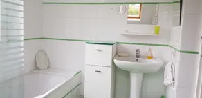 NORMAN COTTAGE FOR 4 PEOPLE, FACING THE BEACH - Image 2