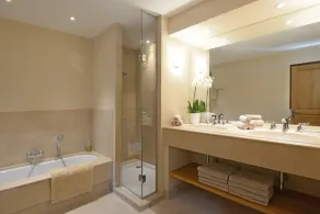 Big pool (19m) - large beds - noiseless AIRCON- fast internet-BBQ  - EV charger - Image 2