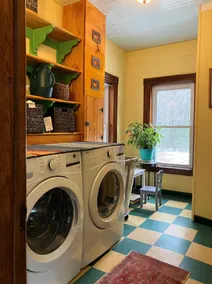 GORGEOUS FAMILY FRIENDLY VICTORIAN WITH ALL NATURAL CEDAR HOT TUB NEAR GORE MT - Image 3