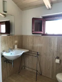 Restored 4/5 bedroom farmhouse with pool ,super fast WiFi contemporary interior - Image 3
