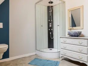 Charmante chaumière avec jardin clos, proche plage et commerces, équipée pour familles, wifi inclus - Image 3
