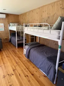 Family friendly beach house 5 mins walk from beach & yacht club. - Image 5