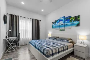 House with Screened Heated Pool year-round with 10 minutes to the Beaches! - Image 3