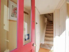 Over Studio Apartment - Image 2