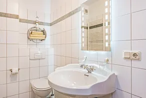 Apartment 'Typ A Zweiter Stock' with Lake View, Shared Terrace and Wi-Fi - Image 2