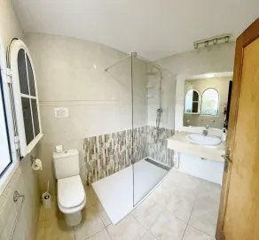 Villa de golf privée de luxe avec BBC, ITV, C4, etc Wii et table de billard en ardoise. - Image 2