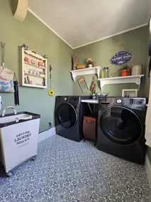 Vineyard Farmhouse close to Plaza! Bocce Ball, Bikes, Bathrobes & therapy Donkey - Image 2