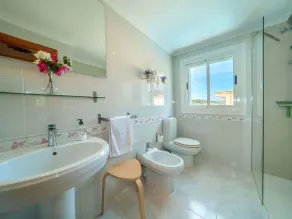 Agréable appartement pour 2 personnes avec piscine, WIFI, climatisation, TV et balcon - Image 2