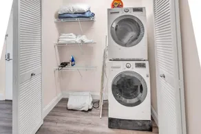 Furnished Apartment in Crystal City near Pentagon - Image 3