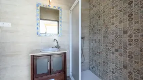 Landligt hus med rustik charme blandt olivenlunde - Image 4