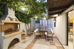 Two bedroom luxury condo with private patio with vineyard & BBQ near beach - Image 5