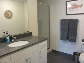Modern Downtown Unit vid hamnen steg med fantastisk panoramautsikt över vattnet!  Slå samman! - Image 3