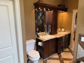 Sylvan Lake Executive Home, 10-minute walk to the beach - Image 4
