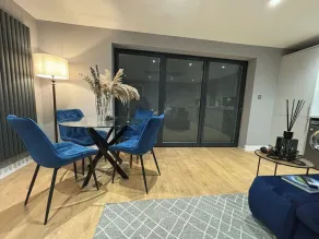 Sheffield-Apartment-Sleeps4-Parking-HotTub - Image 4