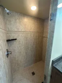 Luxueux, au bord du lac 3 chambres 2 salles de bain avec baignoire jacuzzi - Image 2
