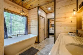 Drift Inn amazing back yard privacy hot tub - Image 3