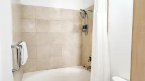 LUXURY CONDO MED OCEAN VIEW 2BR / 2BA - Image 5