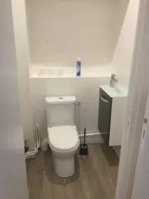 3 soveværelser i dobbeltseng i en totalrenoveret lejlighed - Image 4